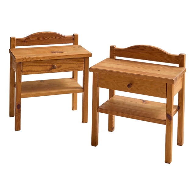 1950s The Pair of Vintage Small Pine Side Tables For Sale