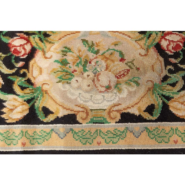 Elegant 1920s French Savonnerie Rug For Sale In New York - Image 6 of 7