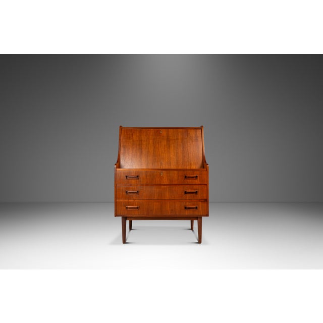 Introducing a freshly restored secretary desk designed in the 1960s by the influential Maurice Villency. Constructed from...