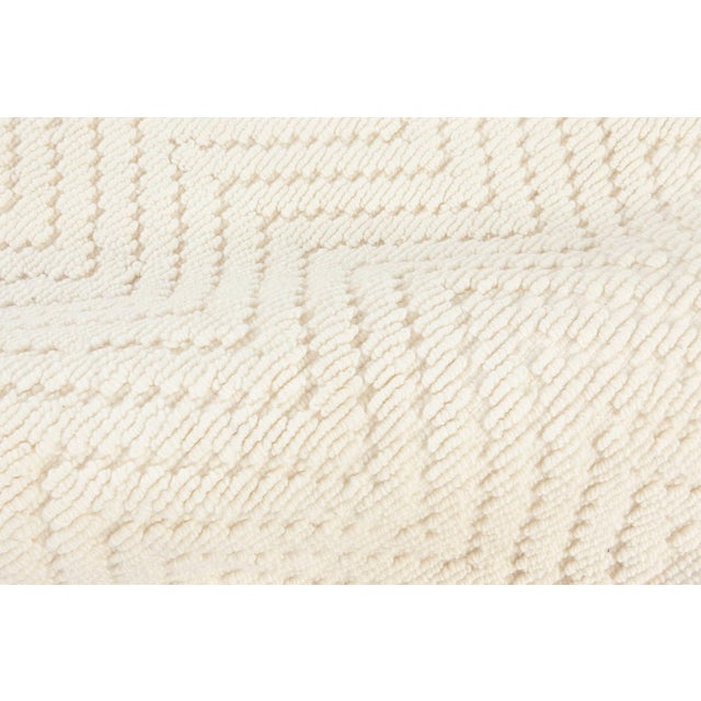 Modern Bauer Collection white herringbone design wool rug by Doris Leslie Blau Size: 6'9" × 6'9" (205 × 205 cm) Permeated...