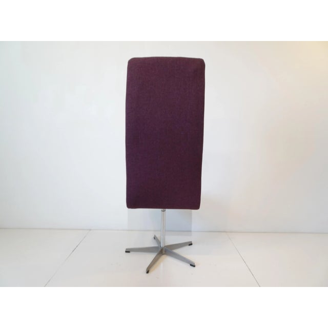 Mid-Century Modern Denmark Arne Jacobsen Swiveling Oxford Dining Chairs For Sale - Image 9 of 13