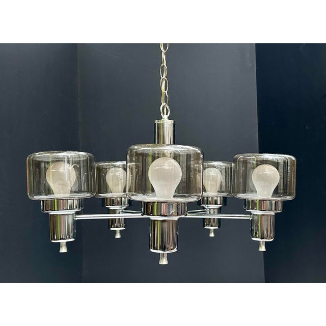 Mid-Century Modern 1970s Chrome-and-Glass 5-Light Chandelier Attributed to Gaetano Sciolari for Lightolier For Sale - Image 3 of 10