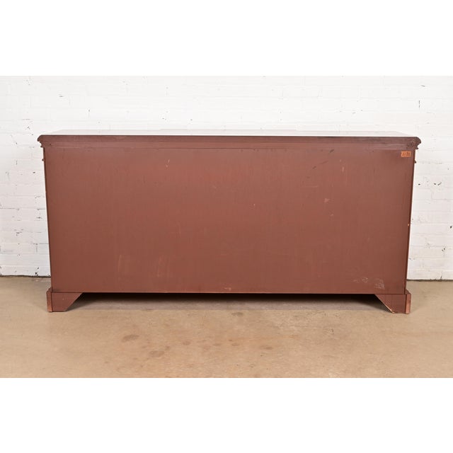 Late 20th Century Baker Furniture Historic Charleston Georgian Flame Mahogany Breakfront Sideboard or Bar Cabinet For Sale - Image 13 of 14