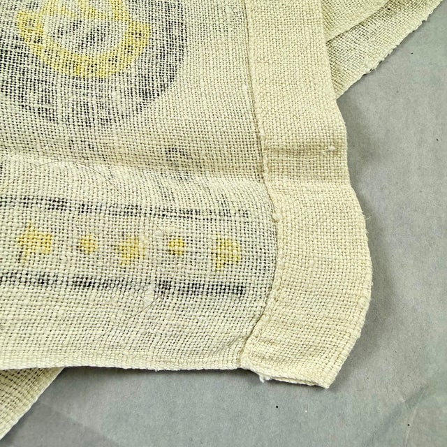 Mid-Century Era Georges Briard Lion Print Silkscreened Linen Tea Towel For Sale - Image 10 of 10