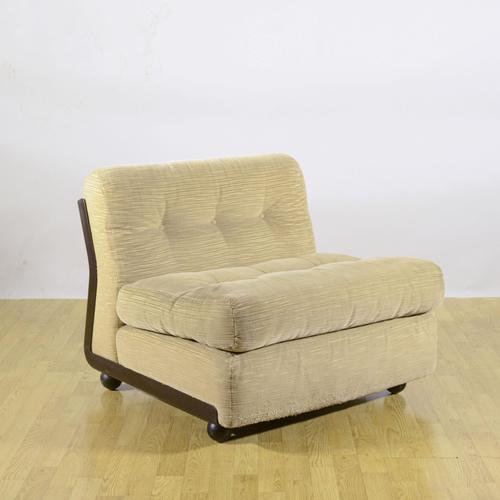 Amanta Lounge Chair in Beige Corduroy with Fiberglass Shell by Mario Bellini for C&B Italia, 1970s For Sale - Image 3 of 9