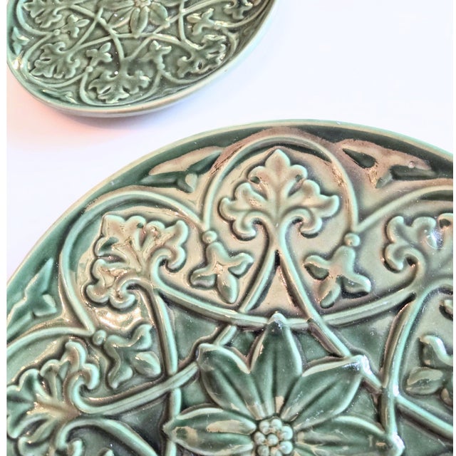 Late 20th Century Green Celtic Design Plates- Set of Two For Sale - Image 5 of 18