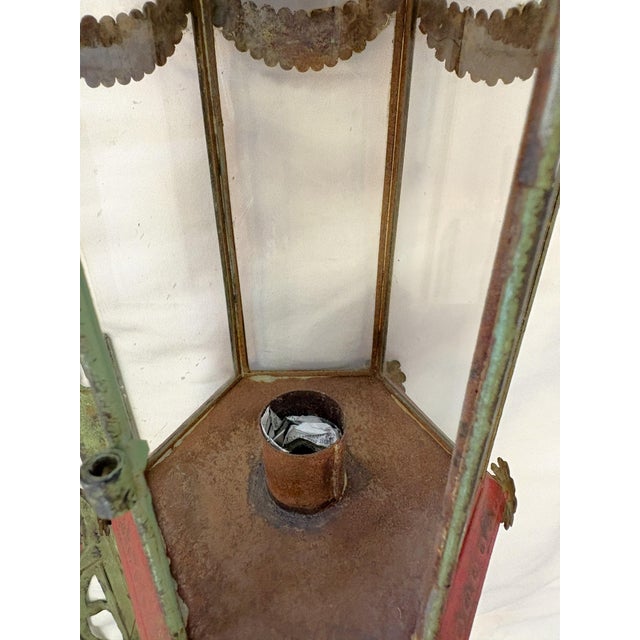 Vintage Italian Venetian Style Painted Tole Wall Sconce Candle Lanterns- A Pair For Sale - Image 15 of 18