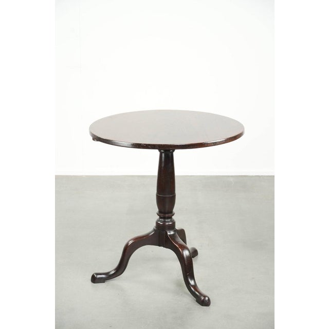 Round Antique English Tilt-Top Table/Side Table from the Early 19th Century with a Patina. For Sale - Image 5 of 15