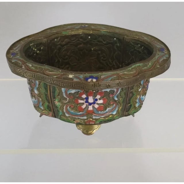 1900 - 1909 Chinese Cloisonne Quatrefoil Planter, Late Qing C. 1900 For Sale - Image 5 of 9