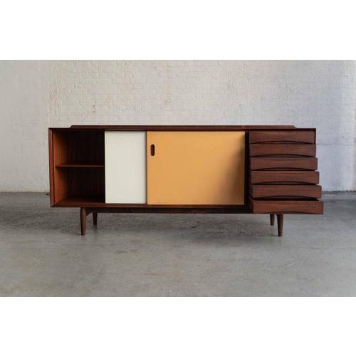 Rare sideboard designed by Arne Vodder and produced by Sibast Møbler in the 1950’s in Denmark. This credenza counts 2...