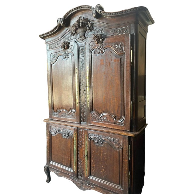 Circa 1770 grand country French buffet à deux corps from Normandy. Rare galbée form, the interiors shelves also conforming...