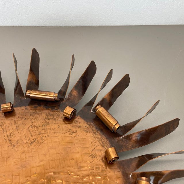 Large Copper Sunburst Theatre Wall Light in the style of Stilnovo, Italy, 1950s For Sale - Image 9 of 18