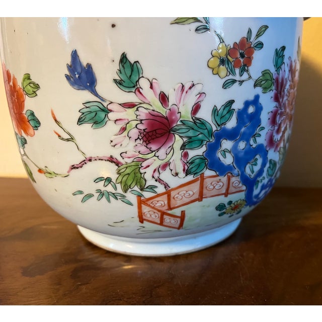 Antique 19th Century Chinese Export Porcelain Jar and Cover in Famille Rose Palette For Sale - Image 4 of 12