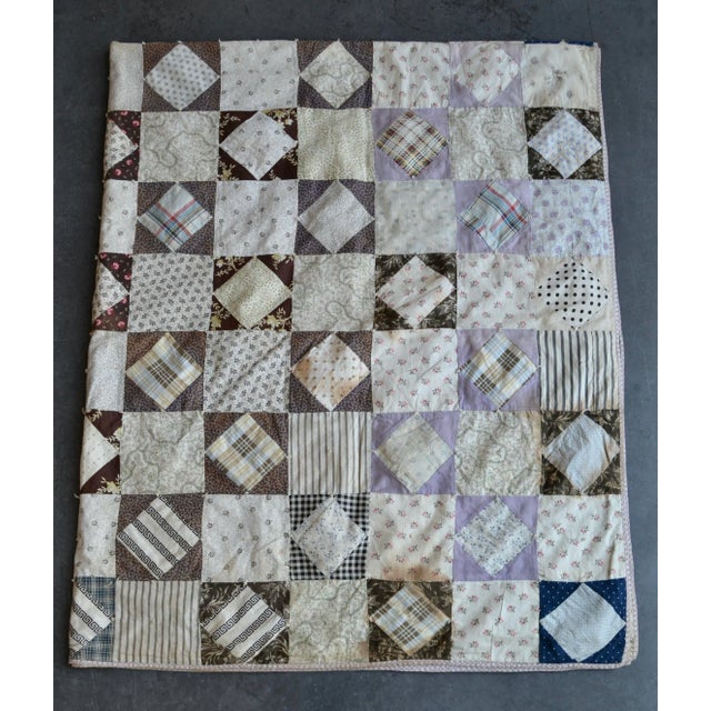 1900’s "Diamond in a Square" Hand-Stitched Cotton Quilt For Sale - Image 4 of 13