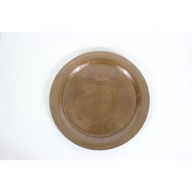 Mid-Century Modern Mid Century Copper Drinks Tray With Light Hammered Detail For Sale - Image 3 of 7