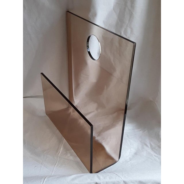 1970s Vintage Wall-Hanging Newspaper Stand in Brown Tinted Acrylic Glass, 1970s For Sale - Image 5 of 7