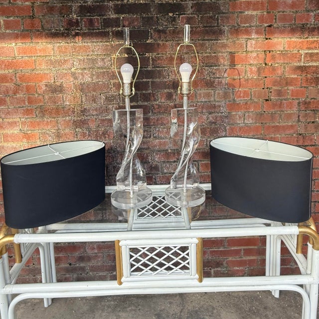 Mid-Century Modern Vintage 1970s Hollywood Regency Lucite Helix Table Lamps, Attributed to Herbert Ritts for Astrolite - A Pair For Sale - Image 3 of 12