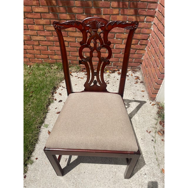 Henredon Late 20th Century Maitland-Smith Mahogany Dining Table With 8 Chairs (6 Chippendale + 2 Henredon Host Chairs) For Sale - Image 4 of 18