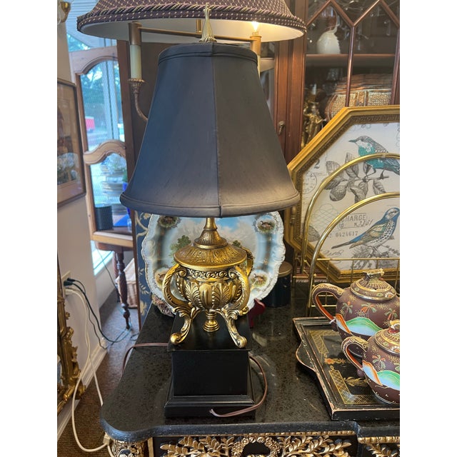Hollywood Regency Vintage Neoclassical Hollywood Regency Style Petite Urn Table Lamp For Sale - Image 3 of 9