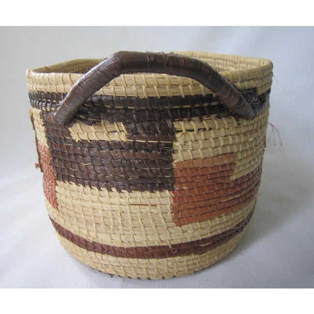 Indian 1970s Wounaan Indian Hand-Woven Classic Greek Key Panama Basket For Sale - Image 3 of 6
