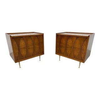 Mid-Century Modern Catseye Walnut Nightstands W/Original Legs - Set of 2 For Sale