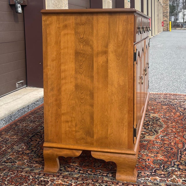 Vintage Ethan Allen Heirloom Nutmeg Maple Traditional 6 Drawer Buffet or Sideboard (10-6016) For Sale In Philadelphia - Image 6 of 12
