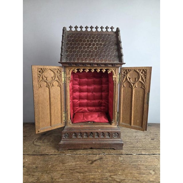Small Neo-Gothic Style Niche in Finely Carved Oak, 19th For Sale - Image 12 of 12