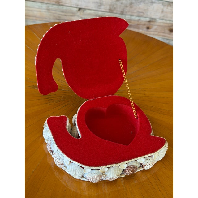 Vintage Coastal Seashell Snail Trinket Box – Florida Kitsch Jewelry Box For Sale - Image 9 of 11