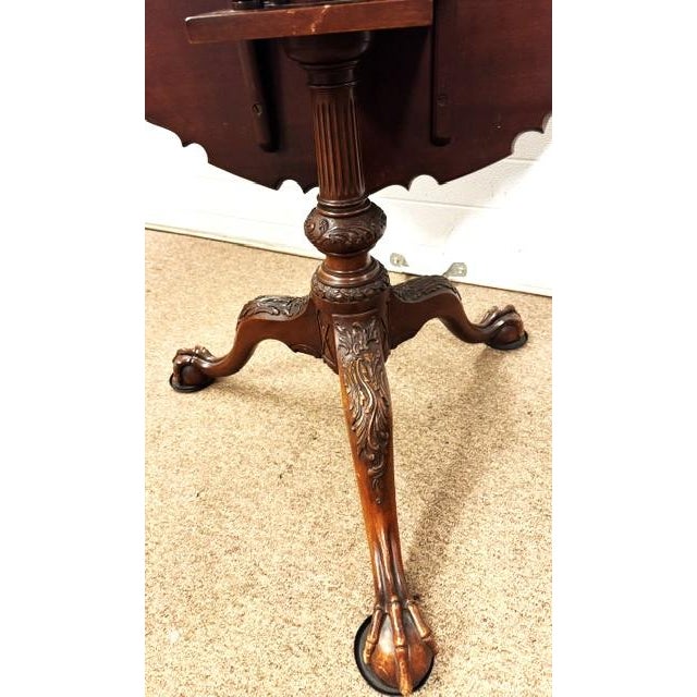 American Mid 20th Century Beautiful Mahogany Philadelphia Chippendale Style Dish Top Birdcage Tilt Table For Sale - Image 3 of 14
