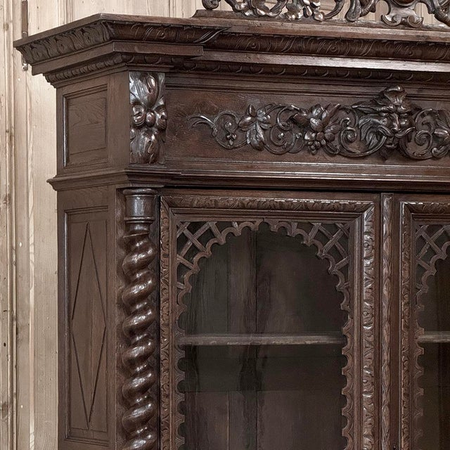 Wood 19th Century French Carved Oak Hunt Bookcase With Barley Twist Columns For Sale - Image 7 of 18