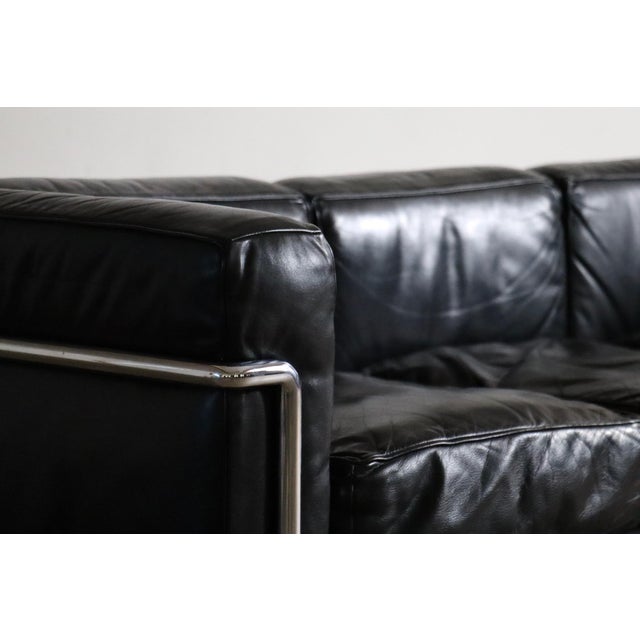 Mid-Century Modern LC2 Three-Seater Sofa by Charlotte Perriand for Cassina, 1960s For Sale - Image 3 of 13
