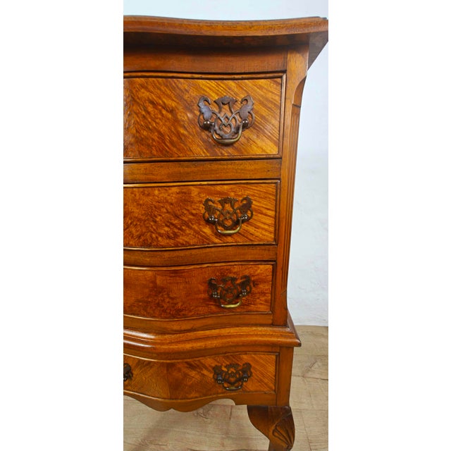 Walnut Chest of Drawers Cabriole Legs Shell Serpentine 1930s Postage Available For Sale - Image 9 of 18