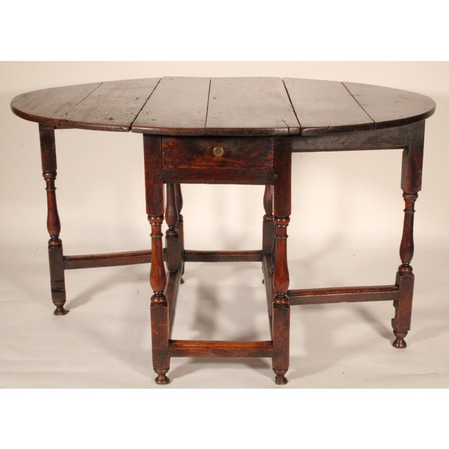 Antique William and Mary style English oak gateleg table, 18th century. With a two board top and two board D shaped drop...