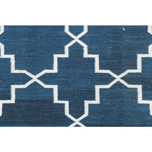 Early 21st Century Contemporary Indian Dhurrie Blue and White Handmade Rug by Doris Leslie Blau For Sale - Image 5 of 9