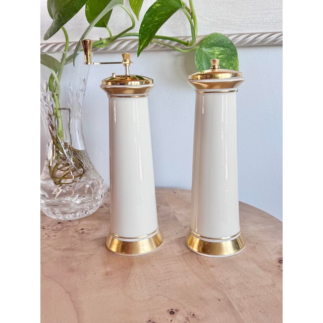 American Vintage Lenox Ivory and 24 Karat Gold Salt Shaker and Pepper Grinder For Sale - Image 3 of 9