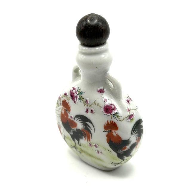 White Painted Porcelain Snuff Bottle in the Shape of a Moon Flask and Painted With Roosters For Sale - Image 8 of 15