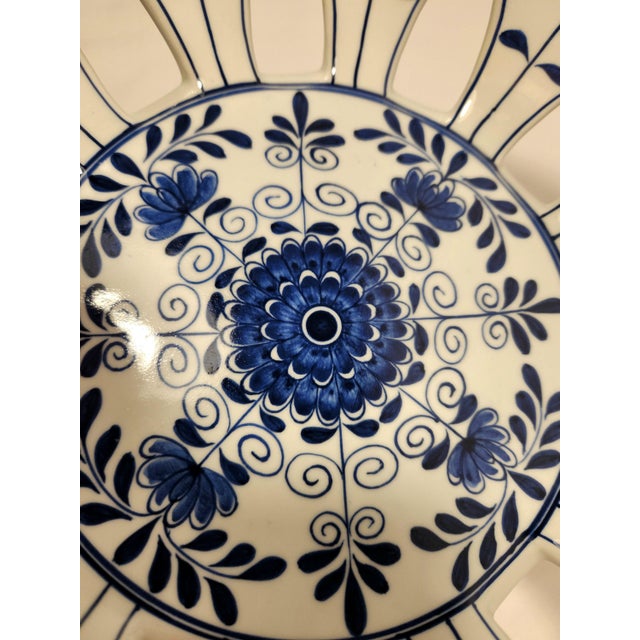 1990s 1990s Maitland-Smith Chinoiserie Blue & White Porcelain Pierced Basket Bowl For Sale - Image 5 of 7