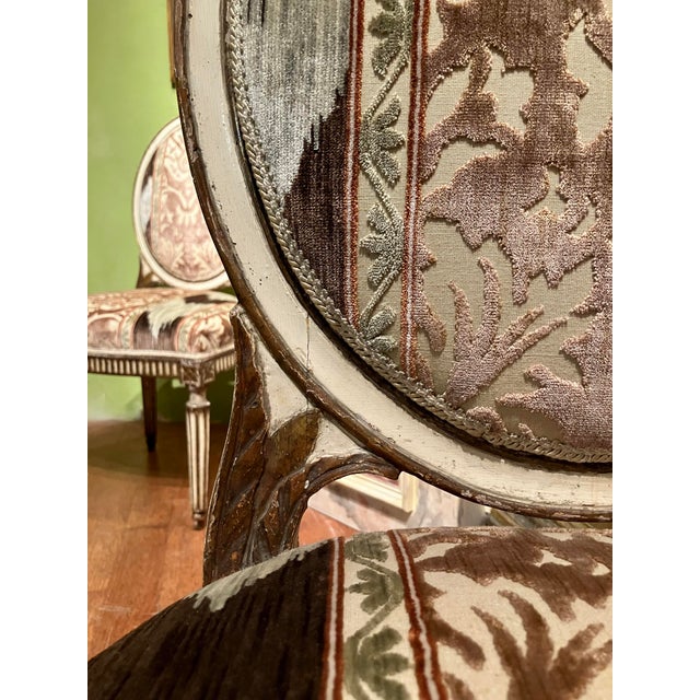 Louis XVI Chairs in Ivory Lacquer, Gilt and Ikat Damask Upholstery, Florence, Italy, 18th Century, Set of 2 For Sale - Image 15 of 18