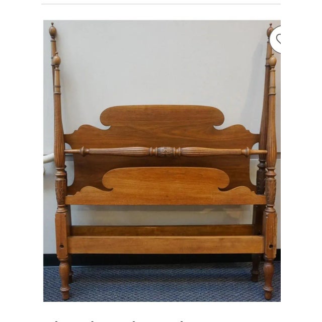 A Kindel Semi-Post Pale Mahogany Federal Full Size Bed in very good co dition. Measures 54"W x 80"D x 67"H Headboard...