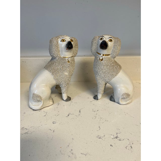 Staffordshire Late 19th Century Pair of Staffordshire Pottery Poodle Dog Figures For Sale - Image 4 of 10