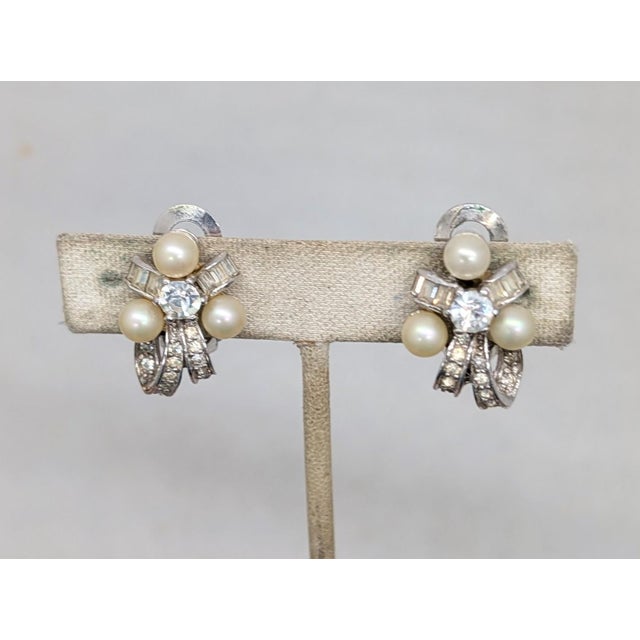 1950s Vintage Pennino Rhodium Plated Clear Rhinestone & Faux-Pearl Clip Earrings-2 Pieces For Sale - Image 5 of 7