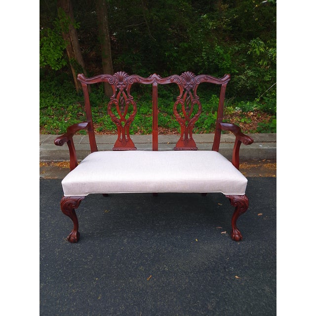 English 1990s Hickory Chair Attributed Mount Vernon Settee - Newly Upholstered For Sale - Image 3 of 6