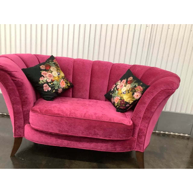 This style of loveseat reflects mid-20th century design aesthetics, particularly popular from the 1940s through 1970s. The...