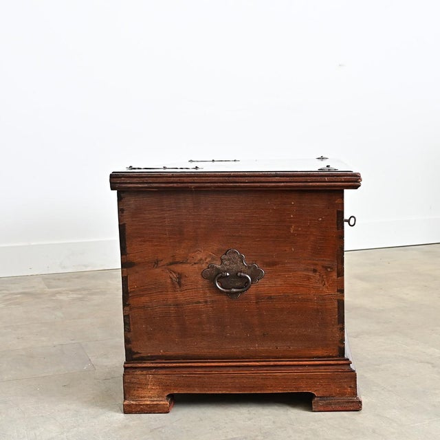 English 19th Century or Earlier Mahogany Blanket Chest For Sale - Image 11 of 11