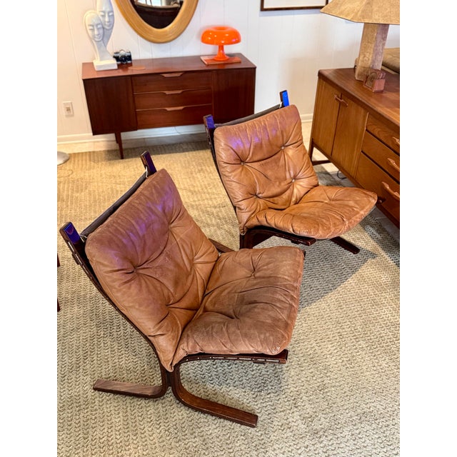 Mid-Century Modern Classic Set of “Siesta” Chairs in a Cognac Leather Attributed to Ingmar Relling for Westnofa, Circa 1960s. For Sale - Image 3 of 12