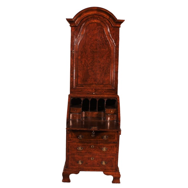 Small Secretaire in Burl Walnut with Dome, 18th Century For Sale