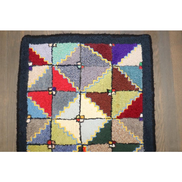 American American Hooked Geometric Diamond Grid Rug no. j5264 For Sale - Image 3 of 6