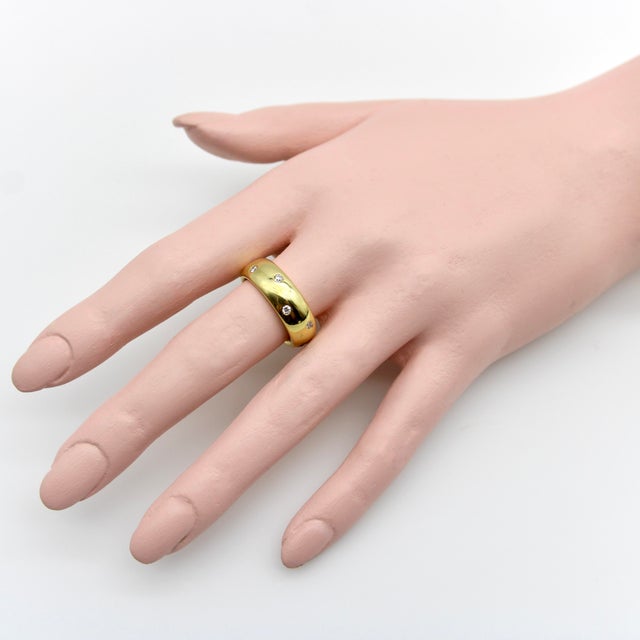 1990s 18k Gold Diamond Etoile Donut Band, Size 8 For Sale In Los Angeles - Image 6 of 8