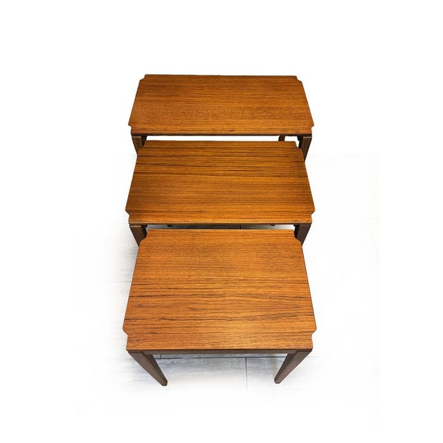 Brown Mid-Century Modern Teak Nesting Tables by Richard Hornby for Fyne Ladye, 1960s, Set of 3 For Sale - Image 8 of 13