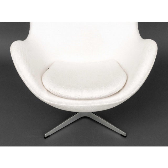 Fritz Hansen Fritz Hansen White Upholstered Egg Chair For Sale - Image 4 of 7